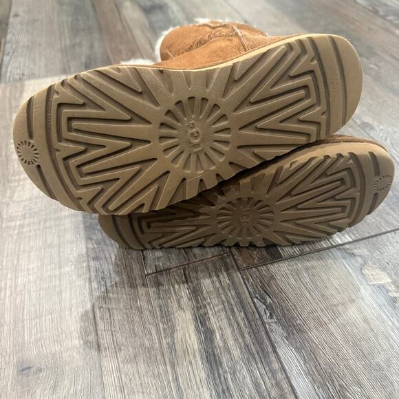 UGG Bailey Button II Boot Size US 5 EU 36 Girls Womens Brown Suede Shearling - Picture 7 of 8